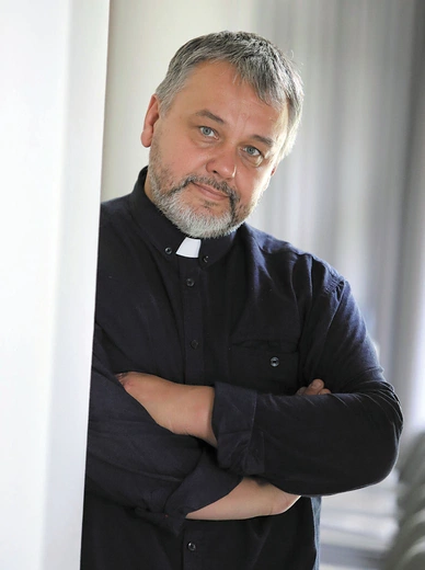 Ks. Mirosław Tosza: Ubóstwo zaprasza nas do relacji. Tym, co je zabija, jest poczucie sytości, tego, że nie potrzebujemy się nawzajem