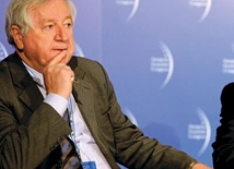 Prof. Bogdan Góralczyk   sinolog, hungarysta, specjalista w zakresie stosunków międzynarodowych, dyplomata i publicysta. Pełnił m.in. funkcję ambasadora RP w Królestwie Tajlandii, Republice Filipin i Związku Myanmar. Jest pracownikiem Centrum Europejskiego Uniwersytetu Warszawskiego. 