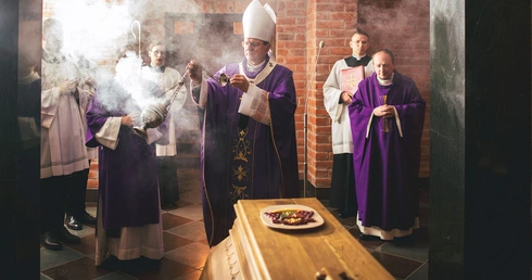 Zwieńczeniem liturgii  była modlitwa w krypcie  biskupów gdańskich.