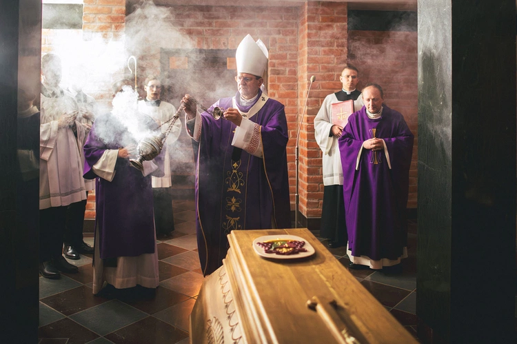 Zwieńczeniem liturgii  była modlitwa w krypcie  biskupów gdańskich.