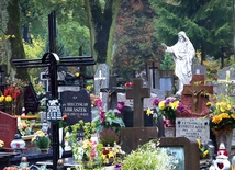  – Naszych  bliskich zmarłych zawsze powierzajmy miłosierdziu Bożemu  – mówi biskup elbląski.