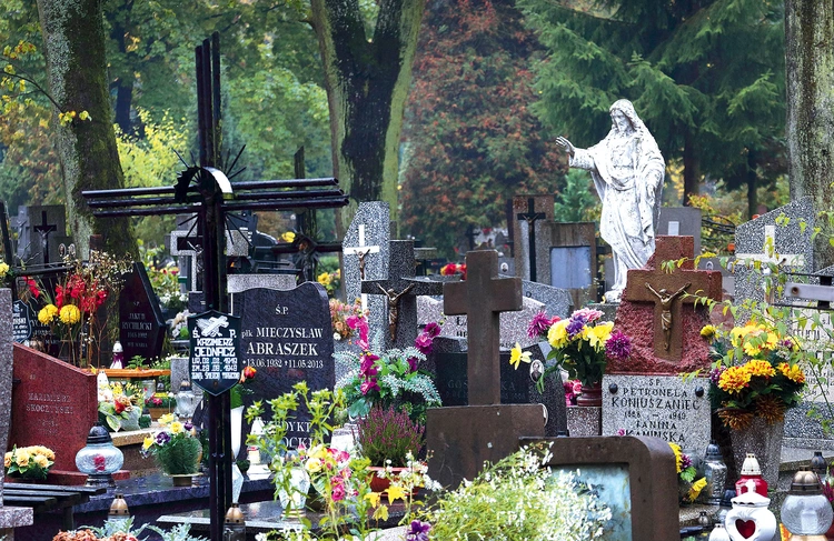  – Naszych  bliskich zmarłych zawsze powierzajmy miłosierdziu Bożemu  – mówi biskup elbląski.