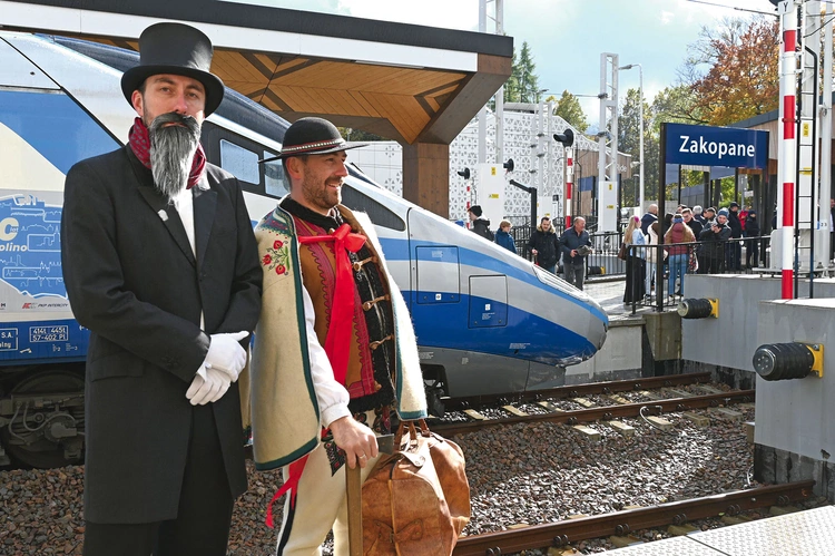 Do Warszawy pojedziemy 4 h. Od stolicy trzeba dodać 2,5 h i wysiądziemy w Gdańsku, odbywając podróż tym samym składem. Będzie też nowy pociąg ekspresowy po południu o nazwie „Morskie Oko” do Trójmiasta. 