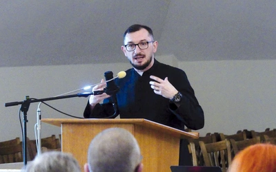 Ks. Adrian Mętel, moderator Dzieła Biblijnego i opiekun Szkoły Biblijnej w naszej diecezji, zaprasza do hałcnowskiej świątyni.