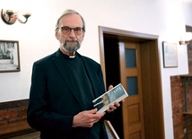 Ks. Manfred Deselaers  podczas spotkania w parafii katedralnej. 