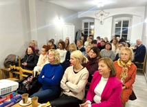 Wydarzenie zgromadziło około 40 kobiet w różnym wieku. 