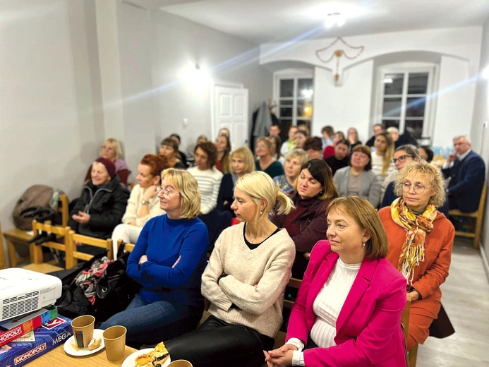 Wydarzenie zgromadziło około 40 kobiet w różnym wieku. 