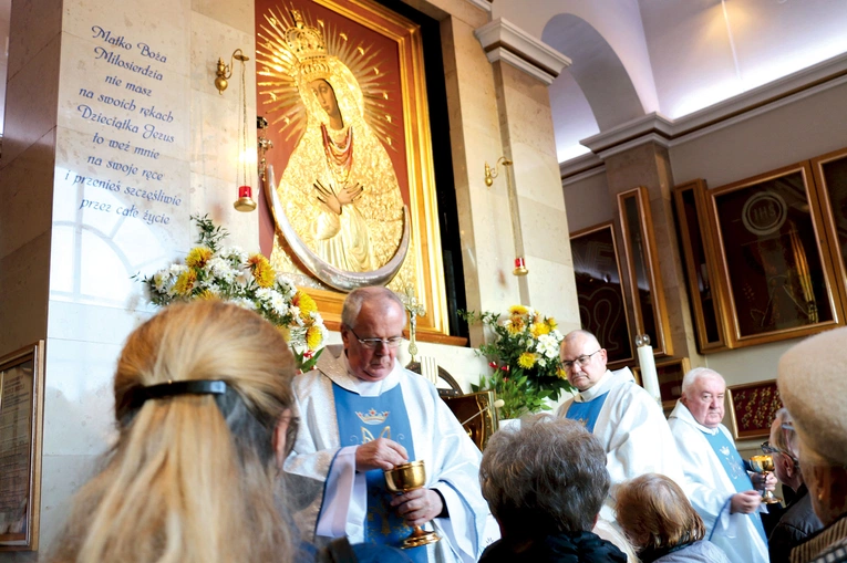 Mszę św. celebrowali ks. Zbigniew Niemirski, ks. Stanisław Piekielnik  i ks. Daniel Kobierski.
