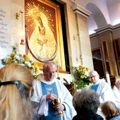 Mszę św. celebrowali ks. Zbigniew Niemirski, ks. Stanisław Piekielnik  i ks. Daniel Kobierski.