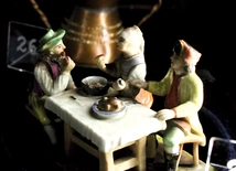 „Kram wenecki”. Miniaturowa grupa figuralna z porcelany (ok. 1770 r.), prezentowana w „Gabinecie rozmaitości”. 