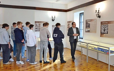 Po ekspozycji oprowadzał Adam Grabowski.