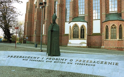  Już 18 listopada przed pomnikiem kard. Bolesława Kominka spotkają się hierarchowie Polski i Niemiec.