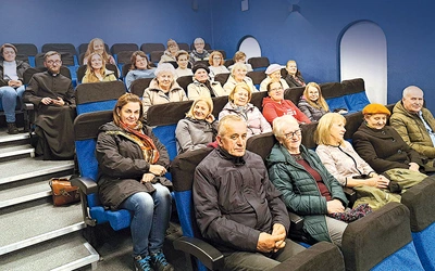 Uczestnicy ostatniej  z wieczornych dyskusji. 