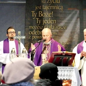 Eucharystii przewodniczył biskup radomski.