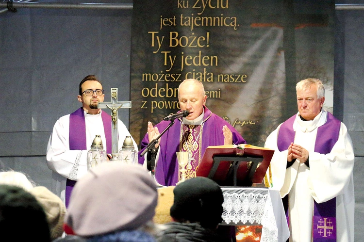 Eucharystii przewodniczył biskup radomski.