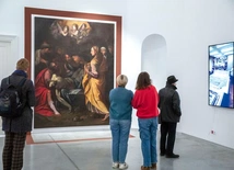 Centralnym punktem ekspozycji jest monumentalne „Złożenie do grobu” autorstwa Camillo Procacciniego. 