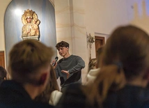 Wojciech Czuba wygłosił ponad 150 konferencji, brał udział w kilkunastu programach telewizyjnych, sam opublikował prawie tysiąc filmików w internecie. Prowadzi spotkania, wygłasza świadectwa i aktywnie uczestniczy w wielu wydarzeniach religijnych w całej Polsce. Jego fenomen polega na autentyczności i umiejętności mówienia o wierze językiem zrozumiałym dla rówieśników. Nie boi się stawiać trudnych pytań i szukać na nie odpowiedzi w teologii i filozofii.