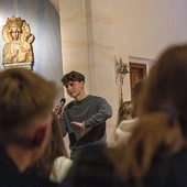 Wojciech Czuba wygłosił ponad 150 konferencji, brał udział w kilkunastu programach telewizyjnych, sam opublikował prawie tysiąc filmików w internecie. Prowadzi spotkania, wygłasza świadectwa i aktywnie uczestniczy w wielu wydarzeniach religijnych w całej Polsce. Jego fenomen polega na autentyczności i umiejętności mówienia o wierze językiem zrozumiałym dla rówieśników. Nie boi się stawiać trudnych pytań i szukać na nie odpowiedzi w teologii i filozofii.