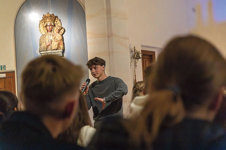 Wojciech Czuba wygłosił ponad 150 konferencji, brał udział w kilkunastu programach telewizyjnych, sam opublikował prawie tysiąc filmików w internecie. Prowadzi spotkania, wygłasza świadectwa i aktywnie uczestniczy w wielu wydarzeniach religijnych w całej Polsce. Jego fenomen polega na autentyczności i umiejętności mówienia o wierze językiem zrozumiałym dla rówieśników. Nie boi się stawiać trudnych pytań i szukać na nie odpowiedzi w teologii i filozofii.