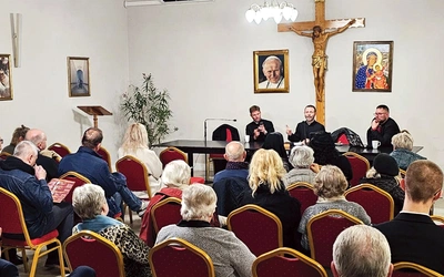 Spotkania odbywają się w Centrum Formacyjnym im. ks. bp. Antoniego Stankiewicza i poprzedza je Msza św. z liturgią godzin w katedrze.