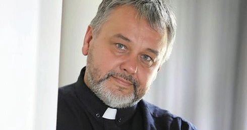 Ks. Mirosław Tosza: Ubóstwo zaprasza nas do relacji. Tym, co je zabija, jest poczucie sytości, tego, że nie potrzebujemy się nawzajem