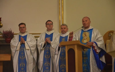 Na zakończenie procesji celebrowana była Msza Święta. 