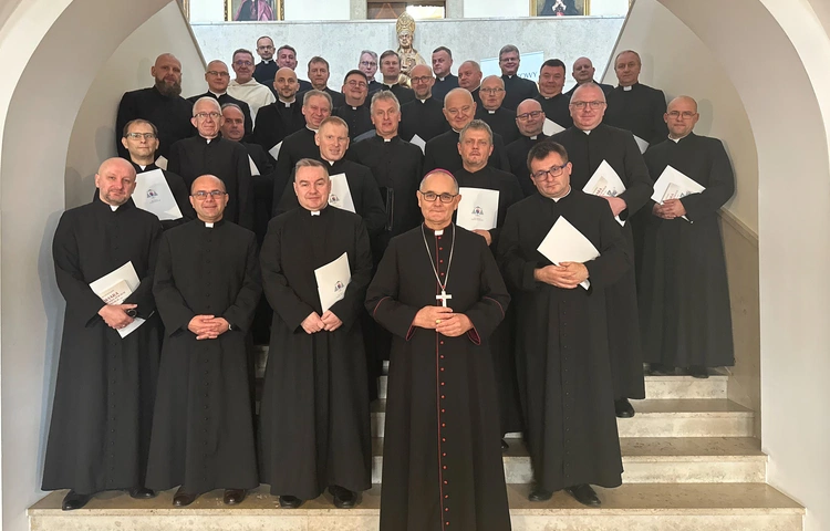 Katowice. Abp Przybylski wręczył dekrety proboszczowskie 