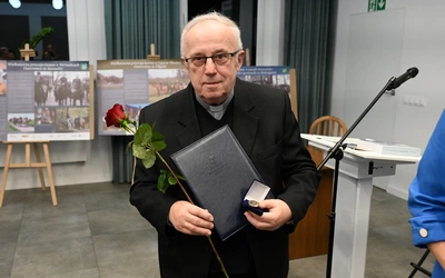 Ks. Bernard Joszko od lat zgłębia dzieje parafii na ziemi oleskiej