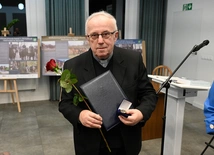 Ks. Bernard Joszko od lat zgłębia dzieje parafii na ziemi oleskiej