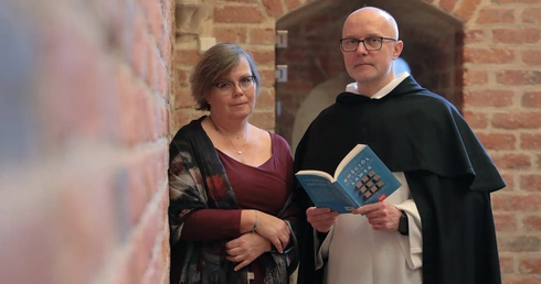 „Między samotnością a wspólnotą”. Zapraszamy na spotkanie z autorami książki „Kościół ostatnich ławek”