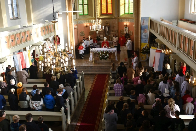 Szkoła Podstawowa im. Jana Pawła II w Trzebiczu ma już 80 lat