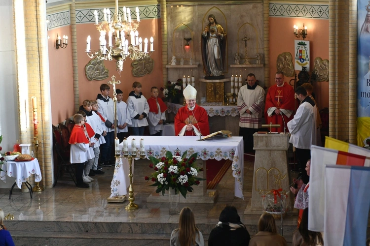 Szkoła Podstawowa im. Jana Pawła II w Trzebiczu ma już 80 lat