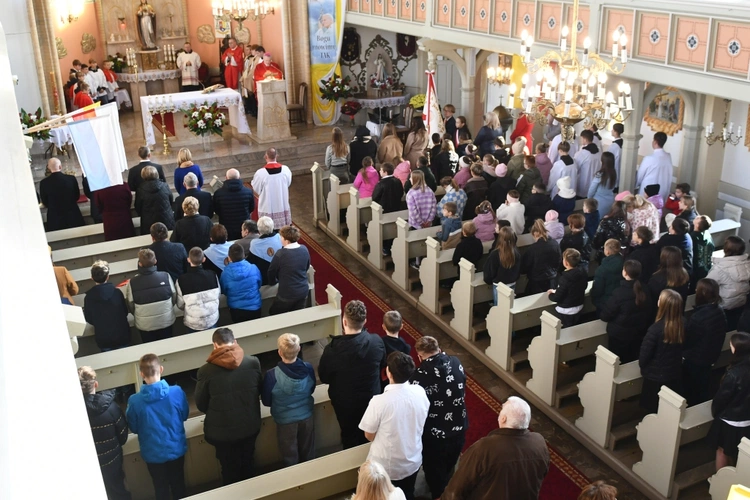 Szkoła Podstawowa im. Jana Pawła II w Trzebiczu ma już 80 lat