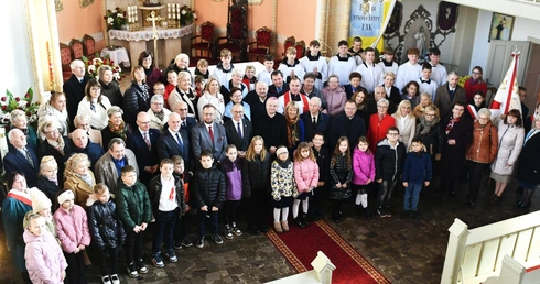 Biskup podziękował szkole z Trzebicza za świadectwo wiary