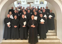 Abp Przybylski wręczył dekrety proboszczowskie