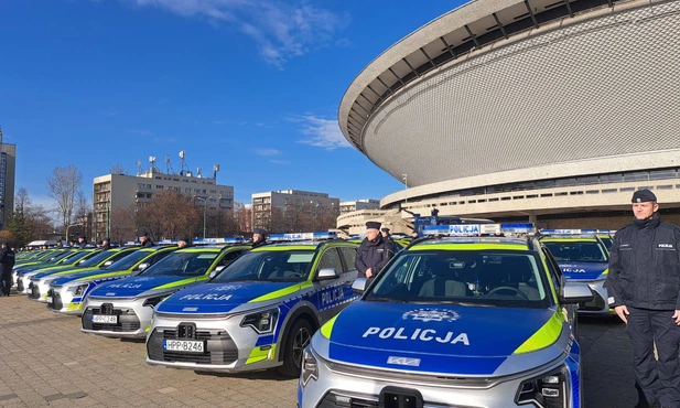 Katowice. 72 nowe radiowozy dla śląskiej policji. Hybrydowa flota wyjedzie na ulice miast regionu
