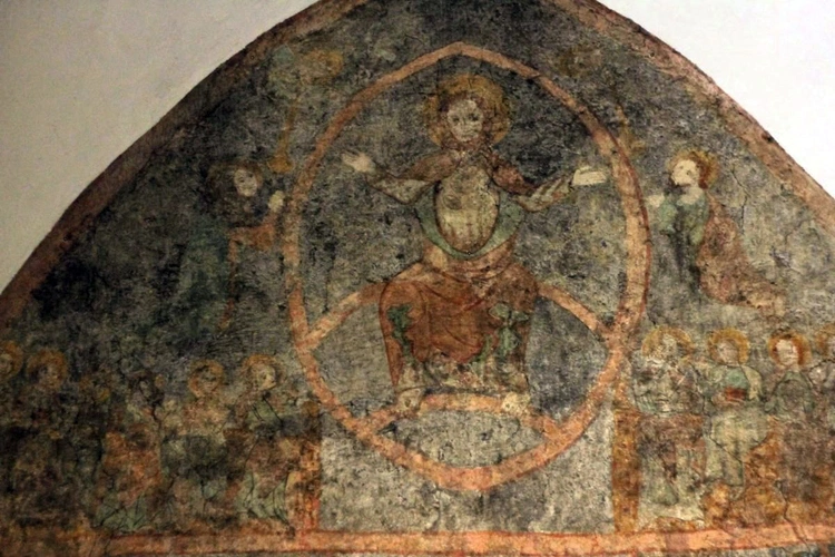 Średniowieczne freski w kaplicy w Jasionej