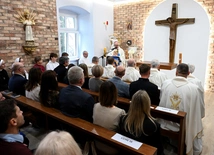 Dom Towarzyszenia Duchowego w Jemielnicy ma kaplicę pw. Dzieciątka Jezus