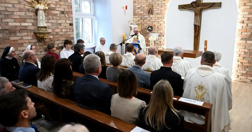 Dom Towarzyszenia Duchowego w Jemielnicy ma kaplicę pw. Dzieciątka Jezus