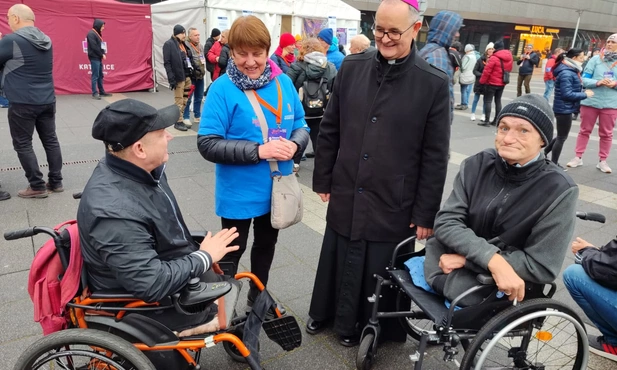 Katowice. 9. Światowy Dzień Ubogich przy Galerii Katowickiej