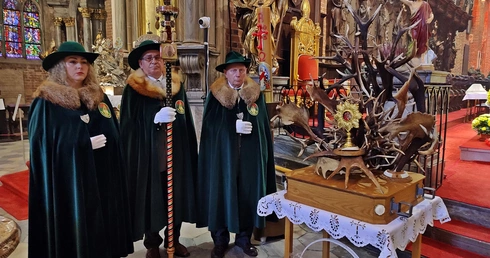 Myśliwi i leśnicy modlili się w archikatedrze, świętując jubileusz