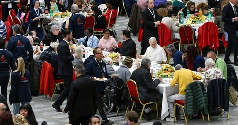 Leon XIV spotkał się na obiedzie z ubogimi