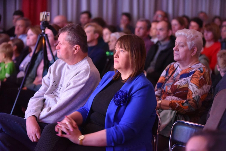 Śpiewanie i koronacja w Ołpinach