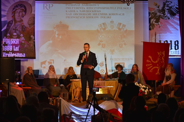 Śpiewanie i koronacja w Ołpinach