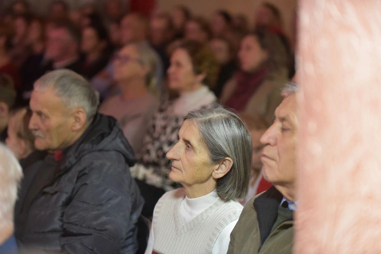 Śpiewanie i koronacja w Ołpinach