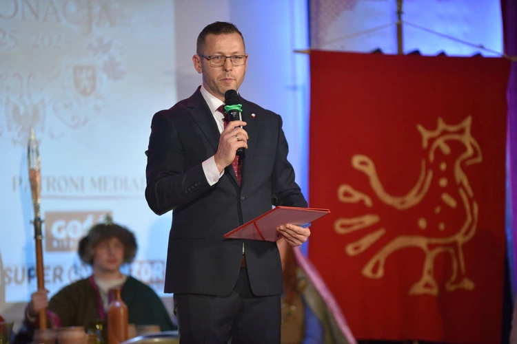 Śpiewanie i koronacja w Ołpinach