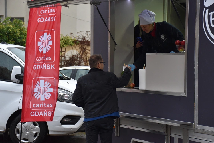 Nowy food truck Caritas