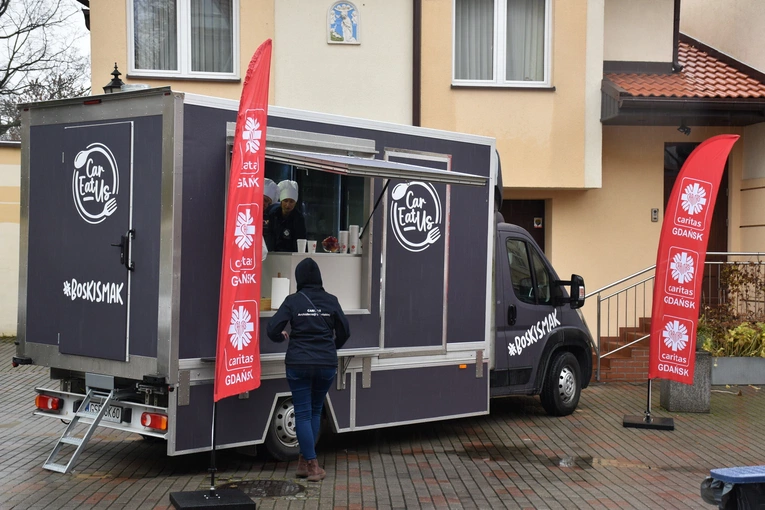 Nowy food truck Caritas