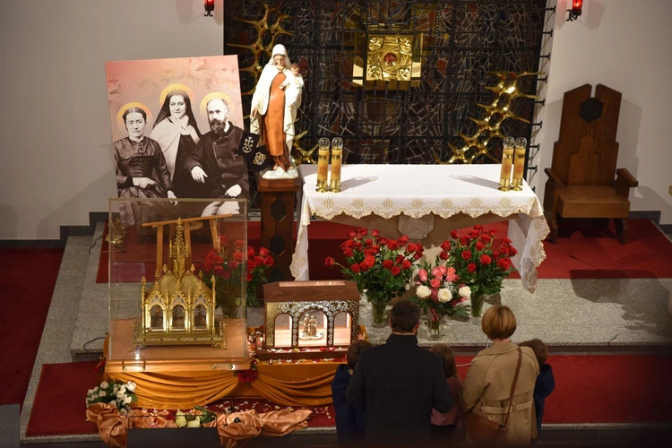 Relikwie św. Teresy od Dzieciątka Jezus i jej rodziców w Tarnowie