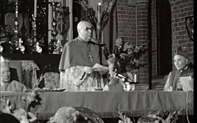 Abp Kominek tłumaczy okoliczności powstania i treść orędzia. Nagranie archiwalne